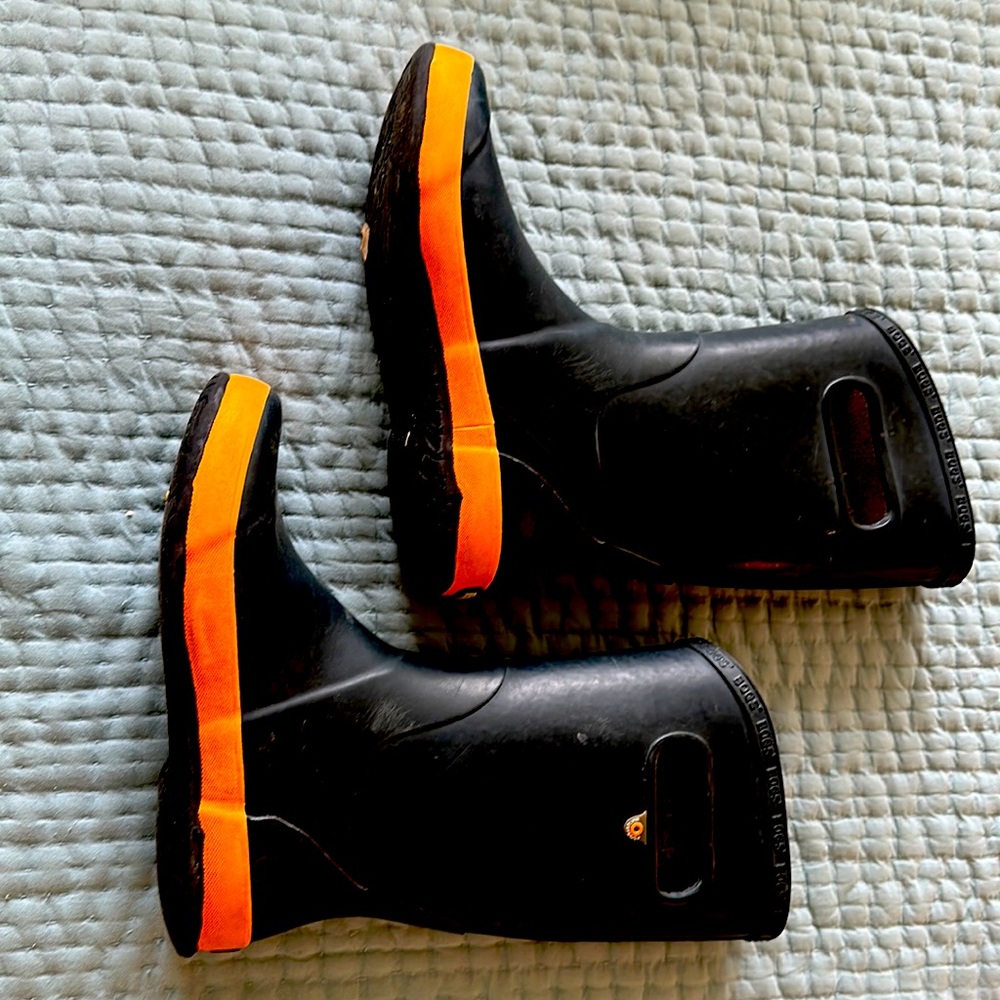 Bogs size 5 youth galoshes